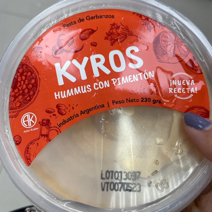 photo of Kyros Hummus con Pimentón shared by @unavegana on  06 Mar 2023 - review