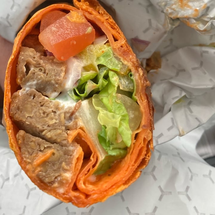 photo of Fresh MTL Bistro Santé Laval (Gold's Laval) Beyond Meat Burrito shared by @happyhorse on  06 Jan 2023 - review