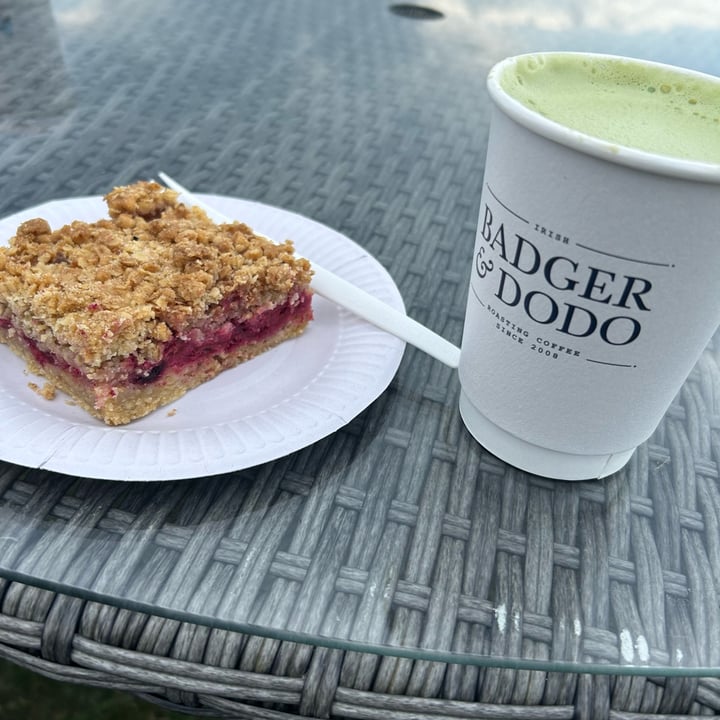 photo of Iguanas cafe Vegan Raspberry crumble shared by @okashi625 on  11 Jun 2023 - review