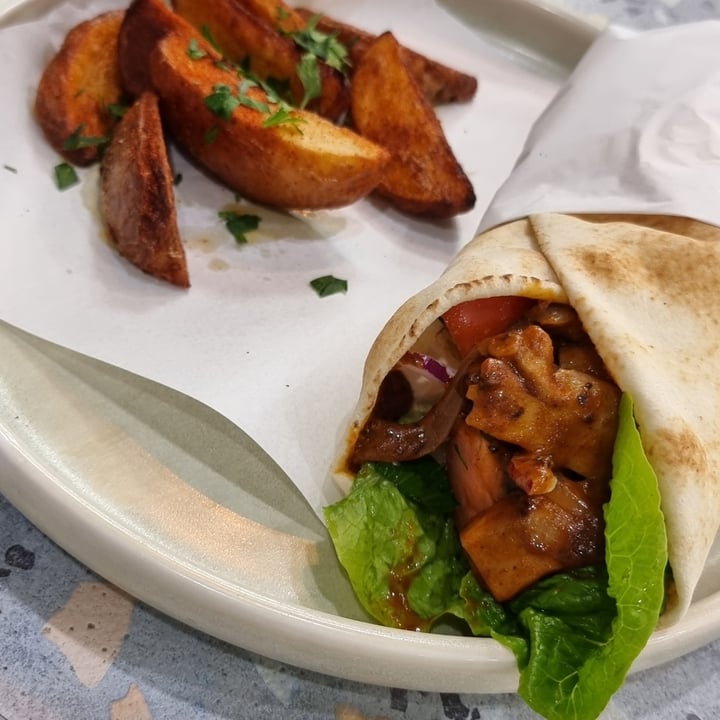 photo of Khamsa Cafe Mushroom Schawerma shared by @lazyvegan29 on  07 May 2023 - review