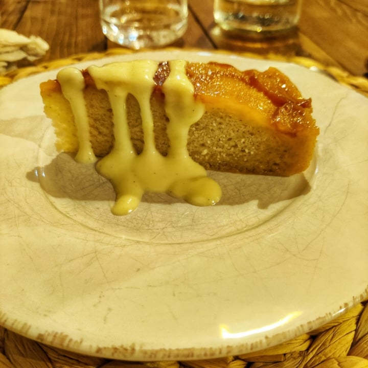 photo of Il germoglio torta rovesciata alle pesche profumata al timo con crema  al latte di mandorla shared by @elisata on  11 Jun 2023 - review