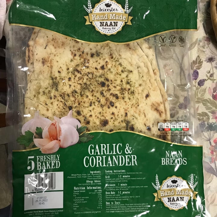 photo of Leicester Bakery Garlic & Coriander Naan Breads shared by @masscas on  20 Dec 2022 - review