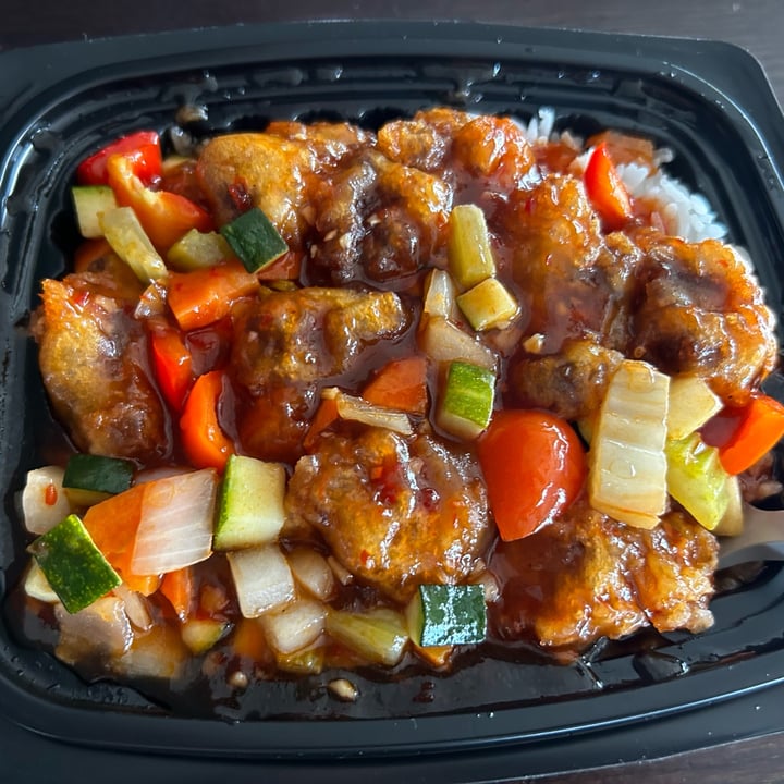photo of V Revolution Spicy & Crispy Beef Bowl shared by @nathlena19 on  03 Jun 2023 - review