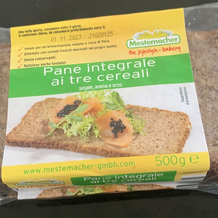 photo of Mestemacher Pan biológico integral con 3 cereales shared by @danistanza on  19 Apr 2023 - review