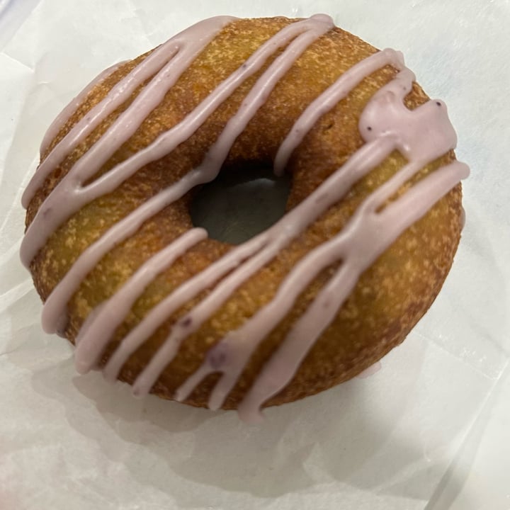 photo of Dun-Well Doughnuts blueberry lavendar matcha Doughnut shared by @arromarcy on  09 May 2023 - review