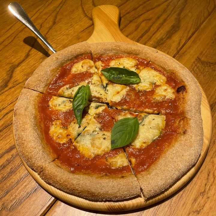 photo of 茹· if vegan Margherita pizza shared by @jacquis on  24 Dec 2022 - review