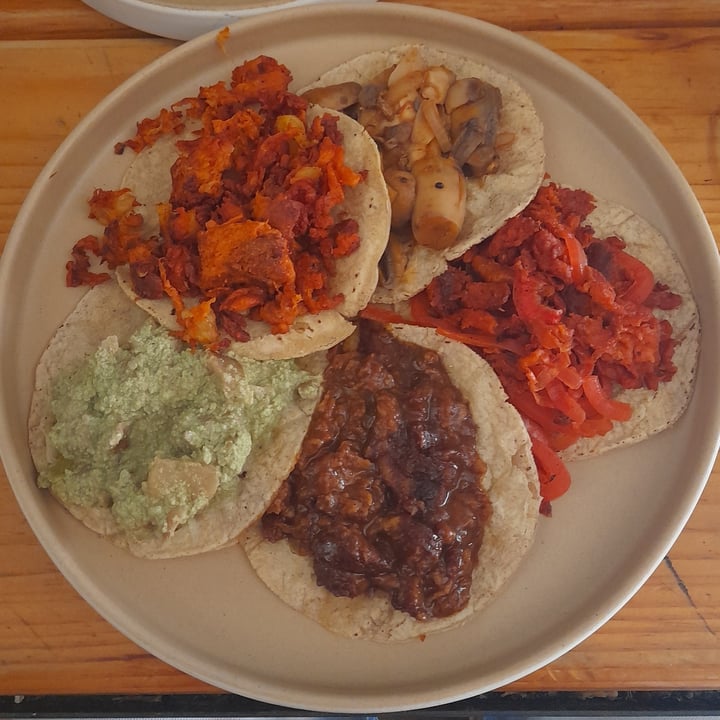 photo of Vege Taco Taco de “pastor” shared by @sofia-eb-her on  09 Jan 2023 - review