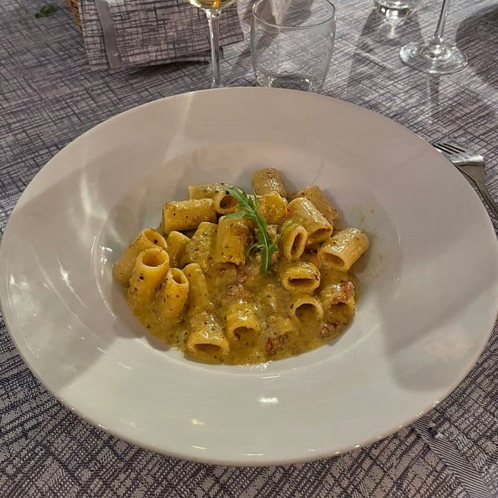 photo of Ristorante "Terra e Sapori" Mezze maniche con crema di pistacchi e pomodori secchi shared by @artila on  25 Jun 2023 - review