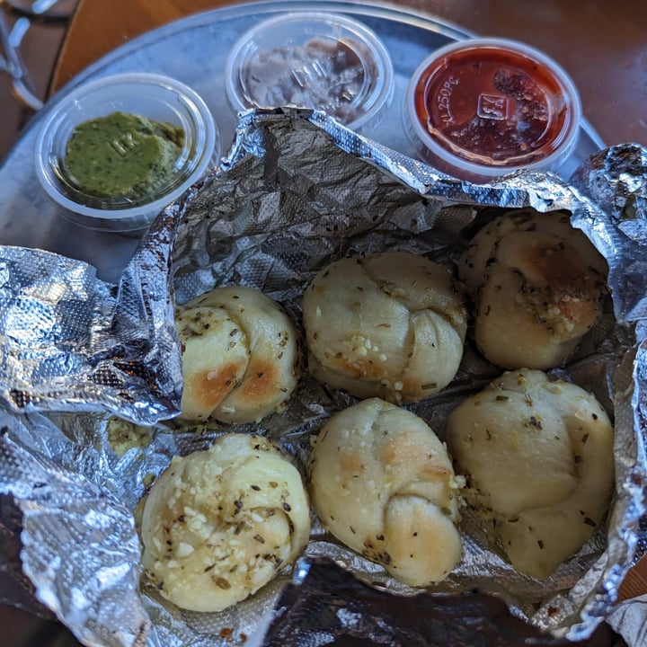 photo of Sizzle Pie West Portland garlic knots shared by @regimack on  02 Jun 2023 - review