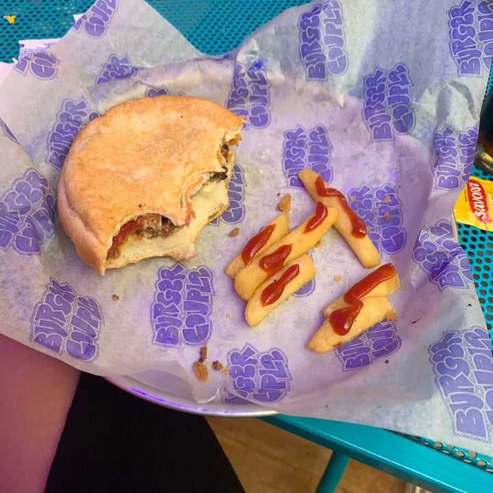 photo of Burger Couple Co. Hamburguesa Vegana shared by @fernandavegan on  20 Mar 2023 - review