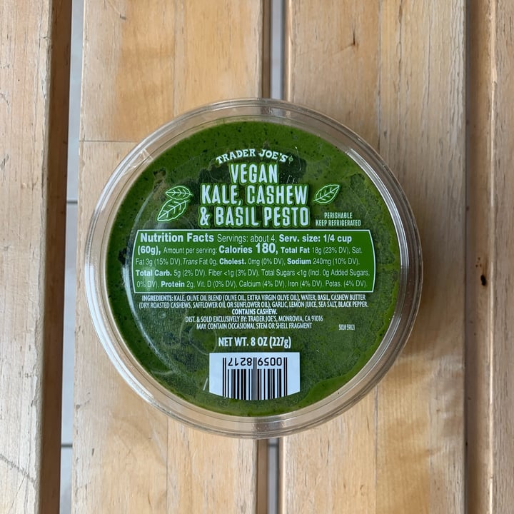 photo of Trader Joe's Vegan Kale, Cashew & Basil Pesto shared by @jinplantfriend on  12 Mar 2023 - review