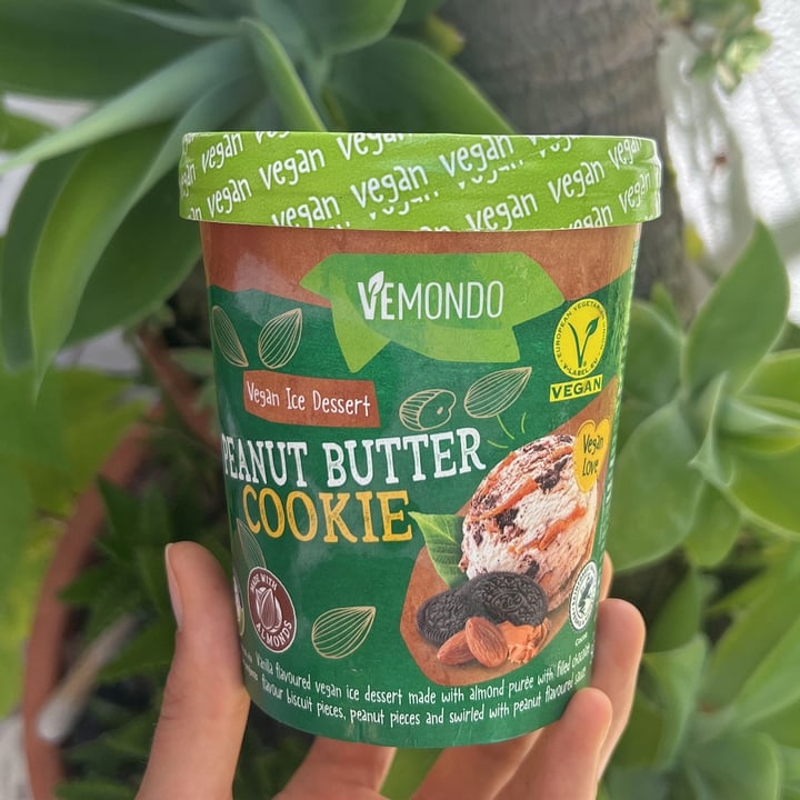 photo of Vemondo Vegan ice dessert peanut butter & cookies shared by @pbsofia on  10 Jul 2023 - review