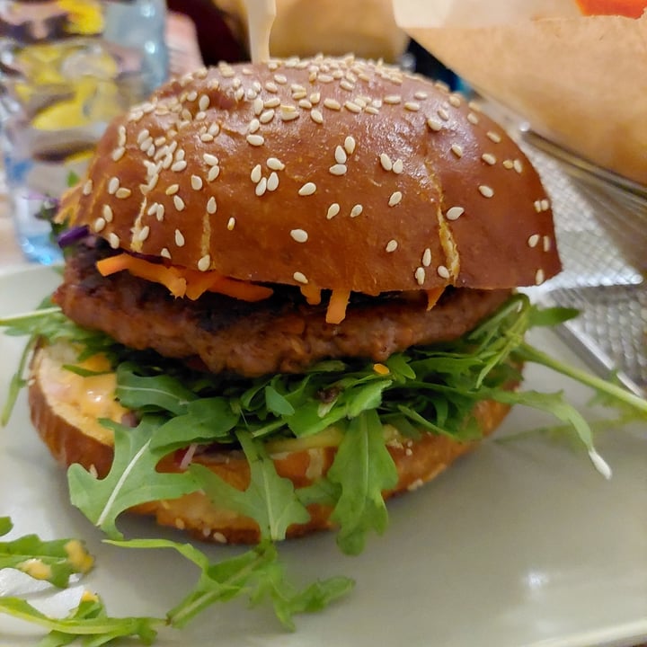 photo of Veggiezz Cheese Burger shared by @appleblossom on  19 May 2023 - review