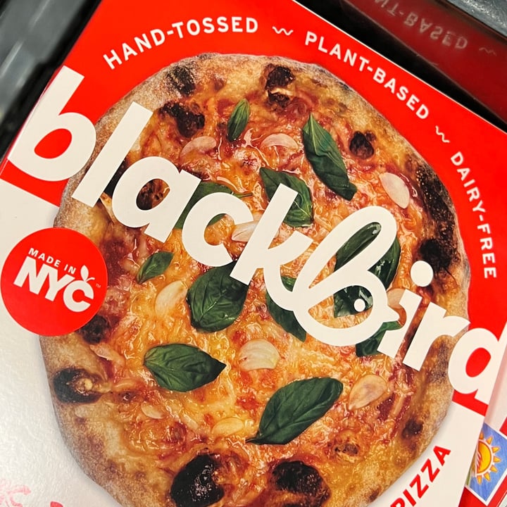 photo of Blackbird Foods Hand-tossed Pizza Margherita shared by @vegangumshoe on  29 Mar 2023 - review