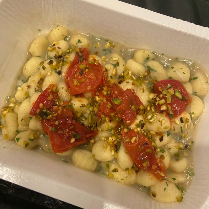 photo of cibària gnocchetti con crema di melanzane, pomodori e pistacchi shared by @ladymiriam on  16 Mar 2023 - review