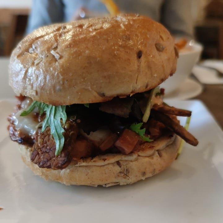photo of Quantum Leap BBQ Jackfruit Burger shared by @mariop13 on  16 May 2023 - review