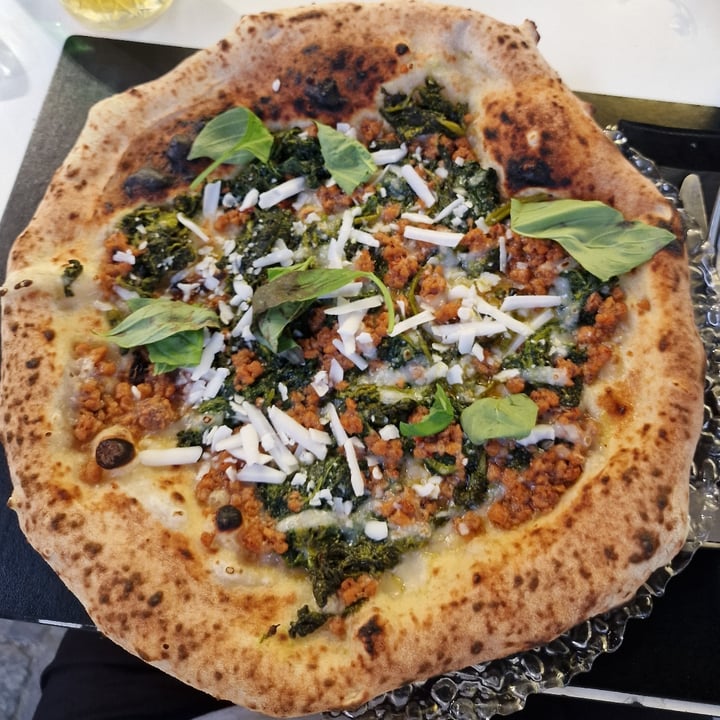 photo of Isabella De Cham Pizza Fritta Pizza Salsiccia E Friarielli Vegana shared by @rosdy on  04 Jul 2023 - review