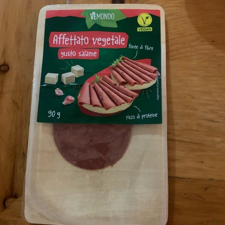 photo of Vemondo Affettato Vegetale Gusto Salame shared by @frammasmanza on  10 Aug 2023 - review