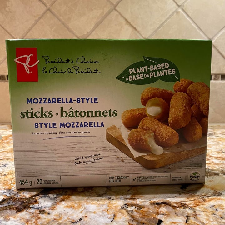 photo of President's Choice Mozzarella Style Sticks shared by @lafontz on  02 May 2023 - review