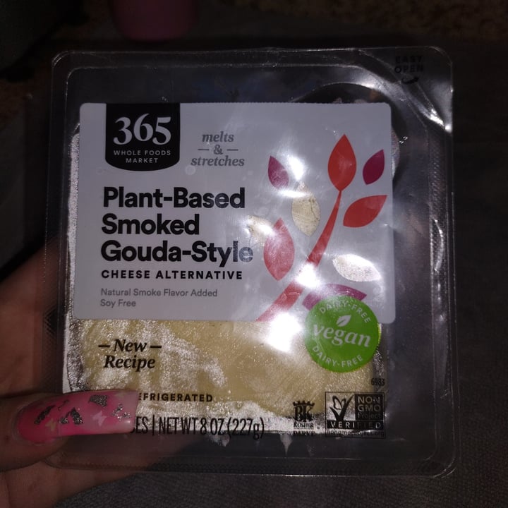 photo of 365 Whole Foods Market Plant-based Smoked Gouda shared by @alyssaa on  13 Jun 2023 - review