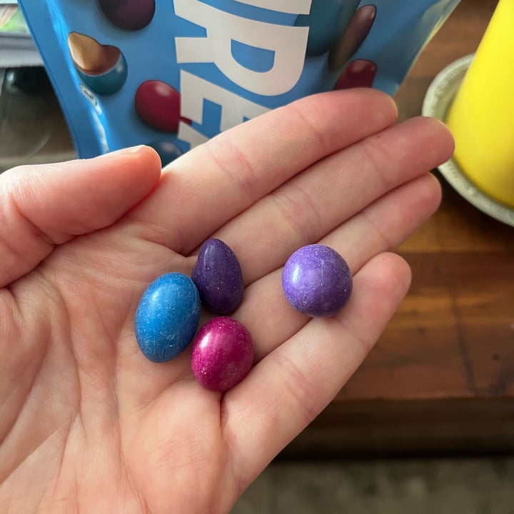 photo of UNREAL Dark Chocolate Peanut Gems shared by @ameriamber on  28 May 2023 - review
