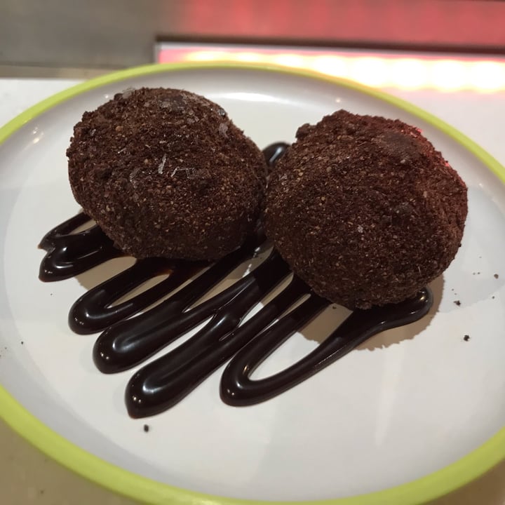 photo of Yo! Sushi Chocolate Dough-chi shared by @lordsnooks on  15 Mar 2023 - review