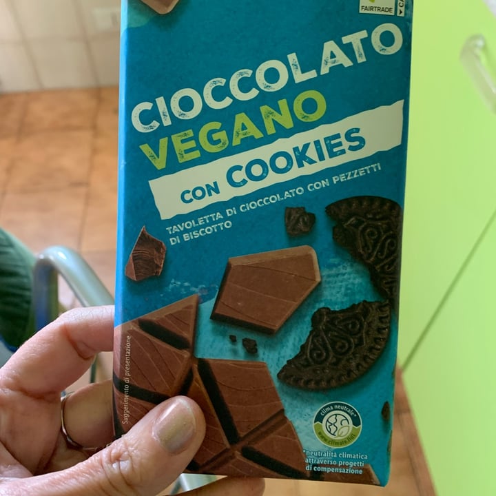 photo of Vemondo Cioccolato vegano con cookies shared by @coloratantonella on  15 Feb 2023 - review