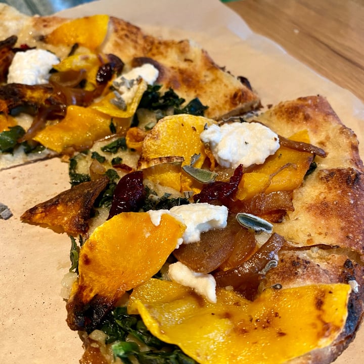 photo of True Food Kitchen Roasted Butternut Squash Pizza shared by @sandrews on  23 Jan 2023 - review