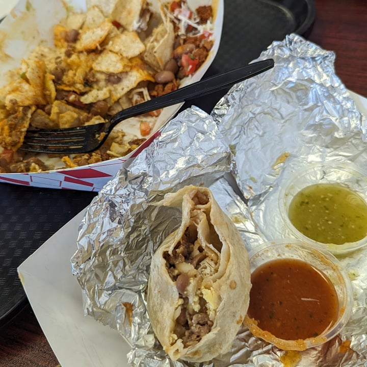 photo of Veganos Kitchen Sausage Breakfast Burrito shared by @jacksontibet on  15 Jun 2023 - review