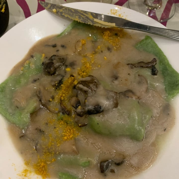 photo of Wara espacio saludable Raviolones De Masa De Espinaca , Rellenos Con Calabaza Cabutia Asada, Cebolla Caramelizada, Quesofu Y Nueces, Con Salsa Bechamel De Coco Y Hongos shared by @claritavegana on  28 May 2023 - review