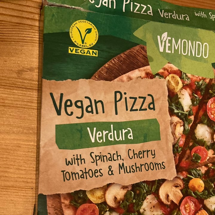 photo of Vemondo  vegan pizza shared by @queenelisabeth21 on  27 Dec 2022 - review