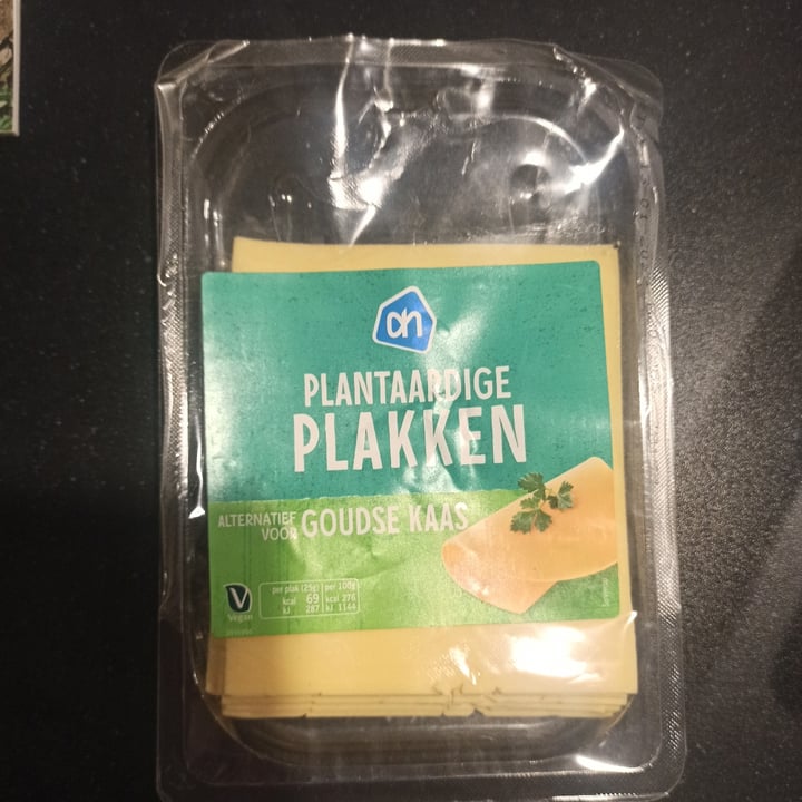 photo of Albert Heijn Plantaardige plakken goudse kaas shared by @unitedforanimals on  22 Apr 2023 - review