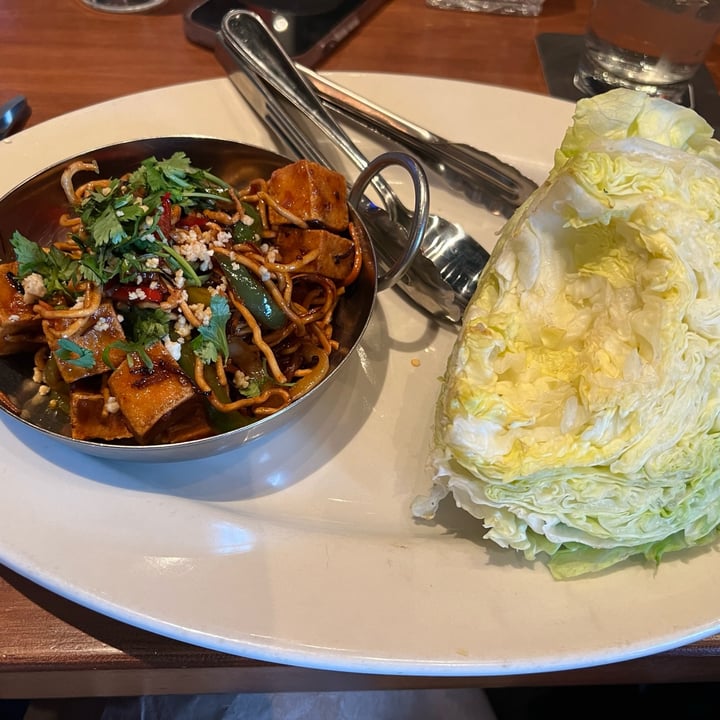 photo of Browns Socialhouse Nanaimo North Kung Pao Crispy Tofu Lettuce Wraps shared by @veganqueendeka on  31 Dec 2022 - review
