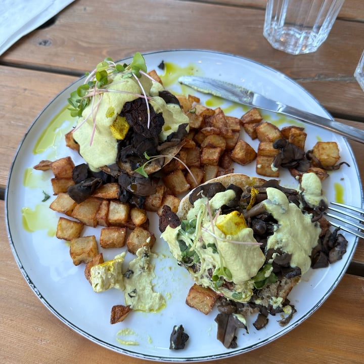 photo of Naked Cafe Tempeh Bacon Benny shared by @deenerdot on  28 May 2023 - review