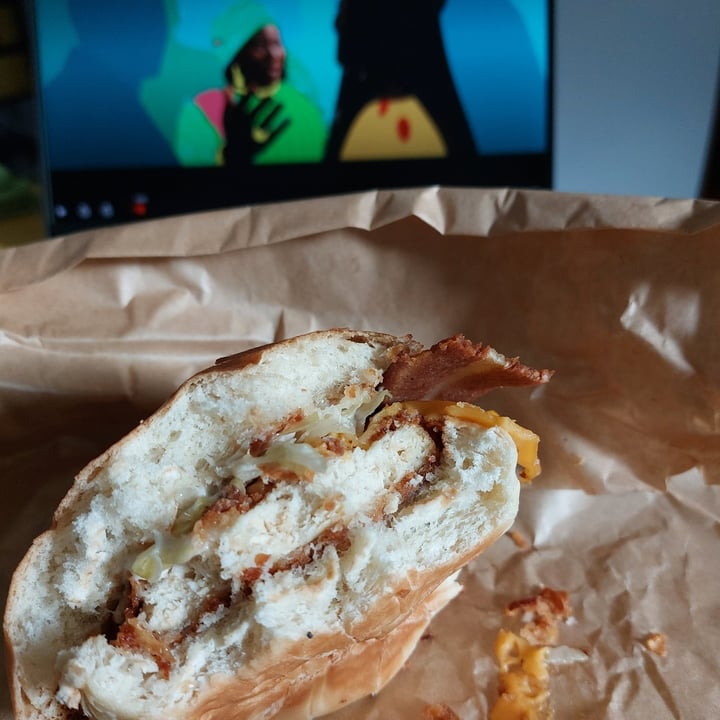 photo of Naked Burger - Vegan & Tasty chick'n bacon shared by @cloudyaquilegia on  27 Jul 2023 - review