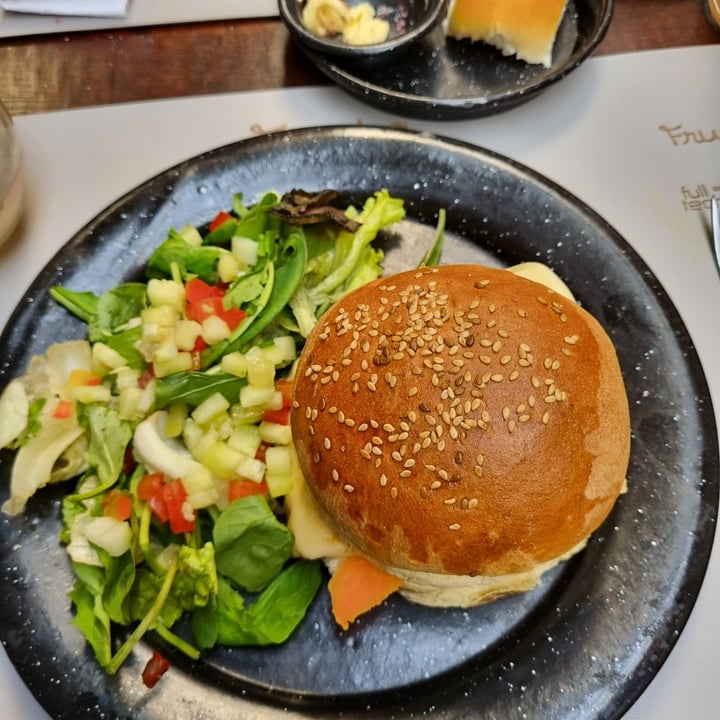 photo of Fruta hamburguesa de tofu vegana shared by @veroflagitonte on  06 Aug 2023 - review