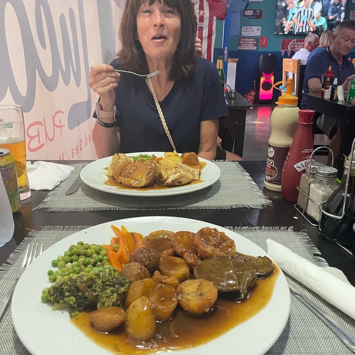 photo of Luca's Pub & Grub vegan roast dinner with Yorkshire Pudding And Seitan shared by @sarajane22 on  14 May 2023 - review