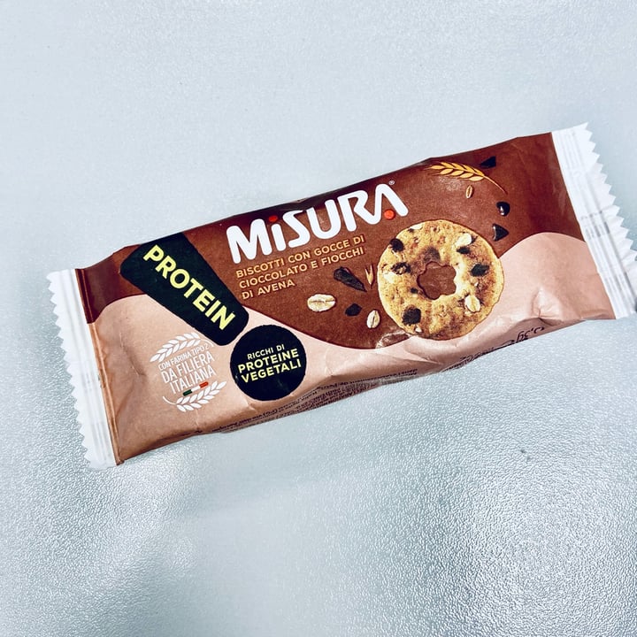 photo of Misura biscotti Protein con gocce cioccolato e fiocchi di avena shared by @chiaramauro22 on  12 Jun 2023 - review