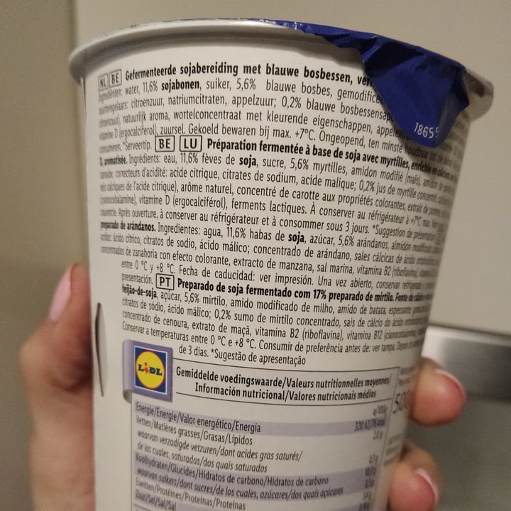 photo of Vemondo blueberry yogurt shared by @marinasnchez on  13 Jan 2023 - review