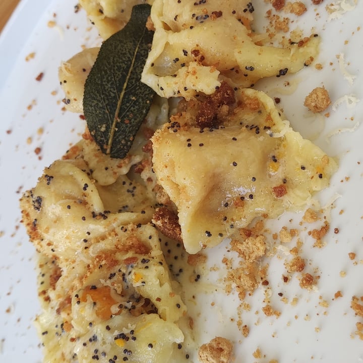 photo of Nativa Ristorante Tortelli di zucca fatti a mano "burro" e salvia, crumble di amaretti e semi di papavero shared by @assia on  22 Dec 2022 - review
