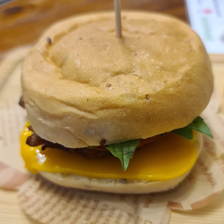 photo of Mong Cha Cha Cafe 梦茶茶 Cheezy Basil Tempeh Burger shared by @notjannie on  04 Feb 2023 - review