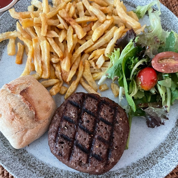 photo of Les Bouchons Impossible steak Haché shared by @laureguilbaud on  08 Jul 2023 - review