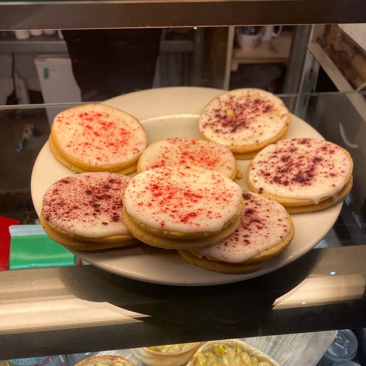 photo of Rose & Grant's Deli Cafe Empire Biscuit shared by @meganthevegetable on  04 Feb 2023 - review