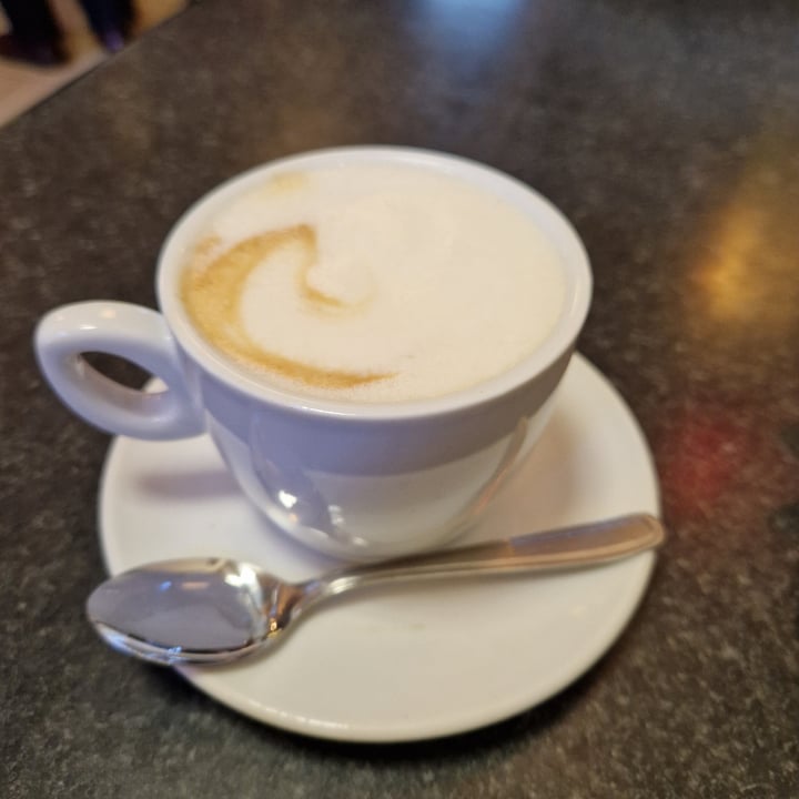photo of Caffè dei Servi Cappuccino di soia shared by @eleveg98 on  10 Apr 2023 - review