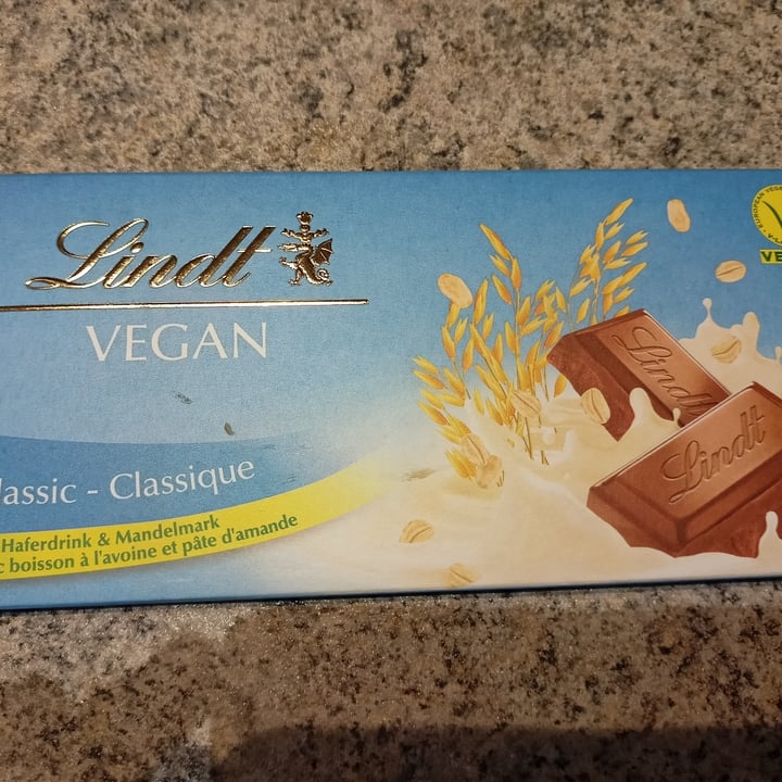 photo of Lindt chocolate Lindt vegan classic shared by @marinasacco on  28 May 2023 - review