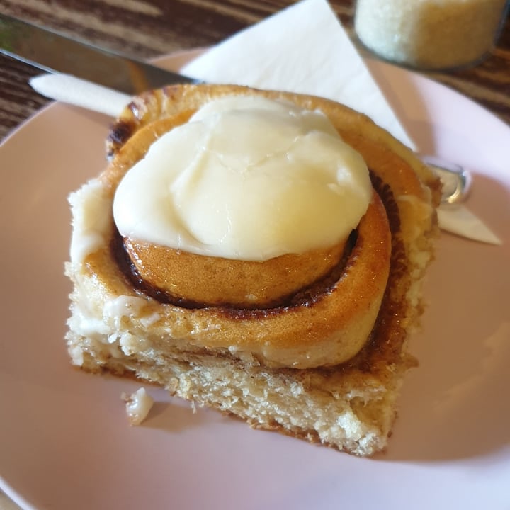 photo of Lovecrumbs Cinnamon bun shared by @soadledroses on  05 Mar 2023 - review