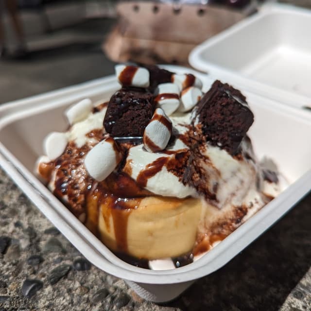 Cinnaholic Victoria
