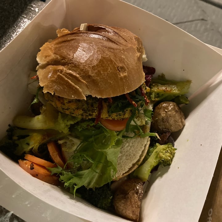 photo of Genuino Burger vegan shared by @laraaleo on  15 Feb 2023 - review