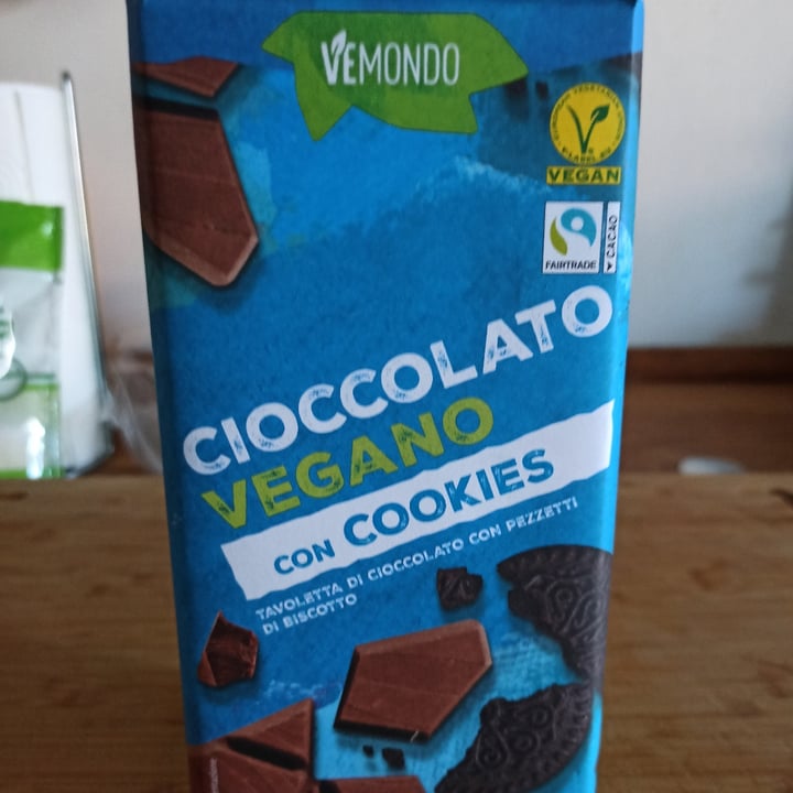 photo of Vemondo Cioccolato vegano con cookies shared by @guizzo on  28 Jan 2023 - review
