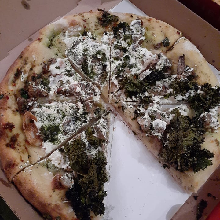 photo of Almacén de Pizzas pizza La vegana shared by @lalaveg on  13 Jan 2023 - review